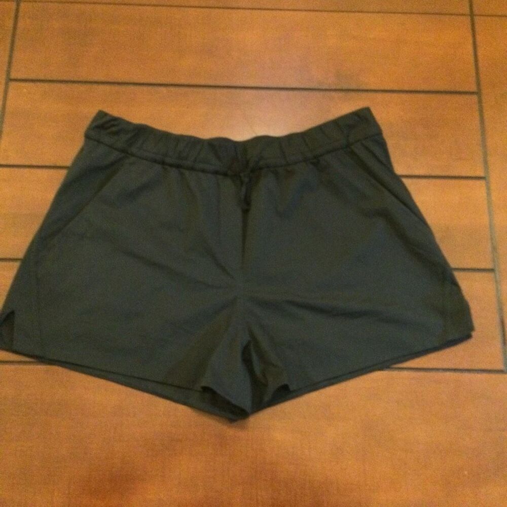 Lululemon cinchable high waist shorts black xl women’s